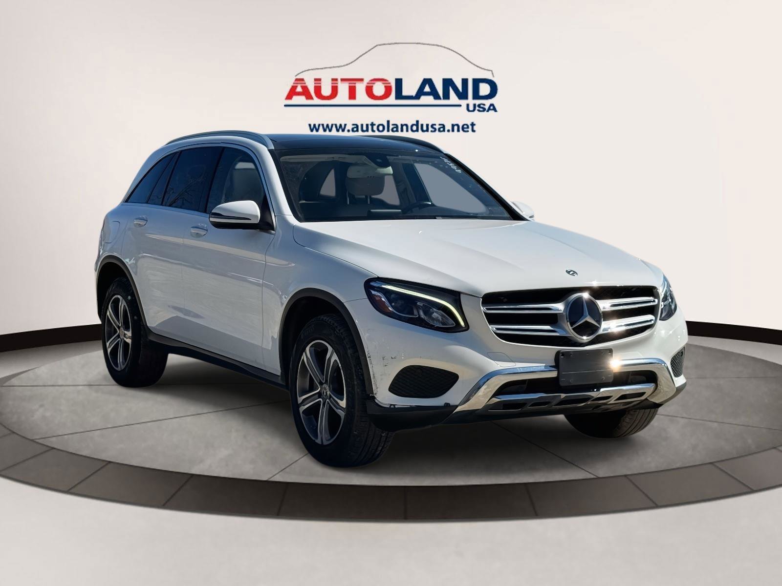 Used 2019 Mercedes-Benz GLC 300 4MATIC image 2