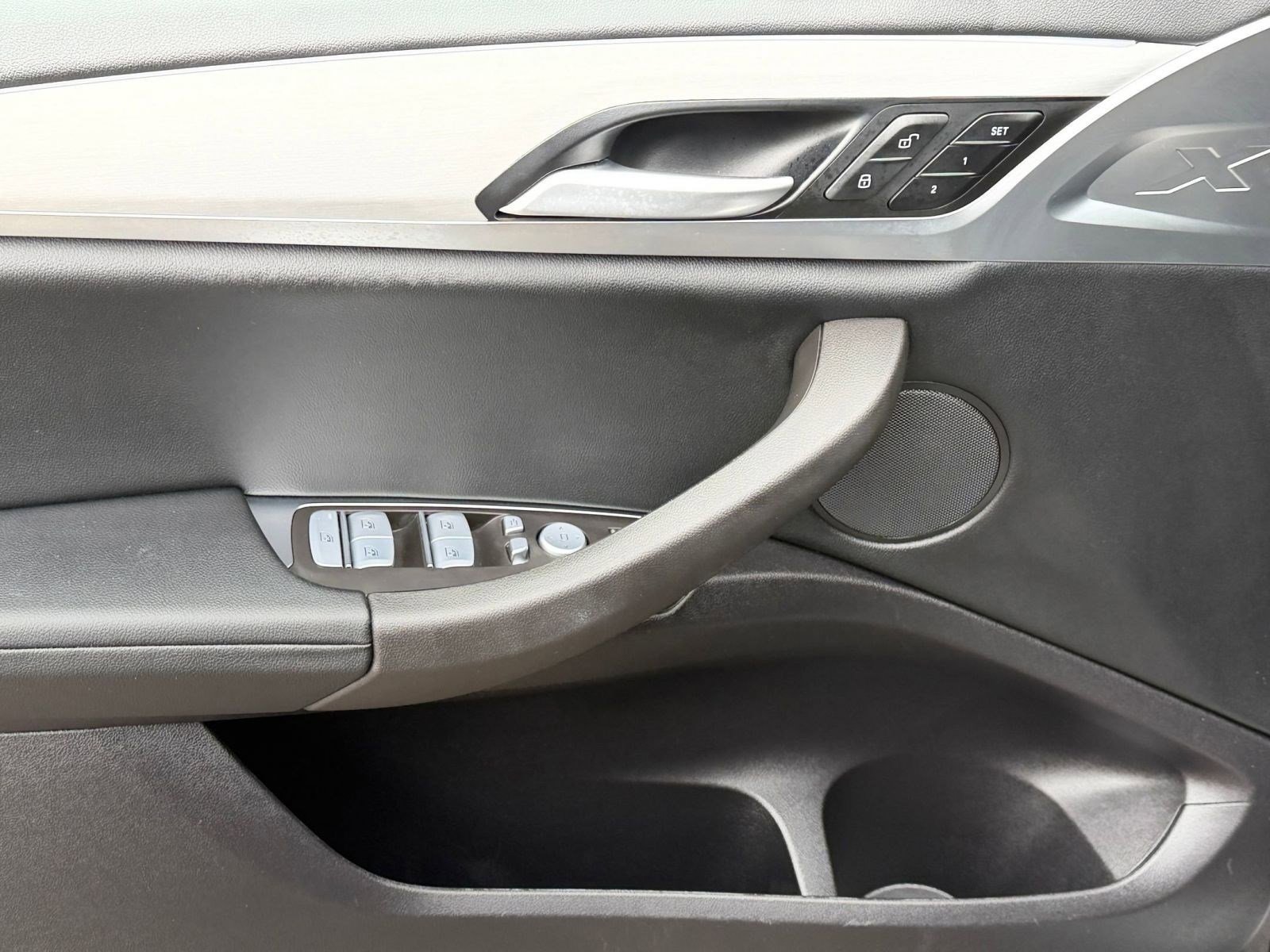 Certified 2025 BMW X4 xDrive30i image 14