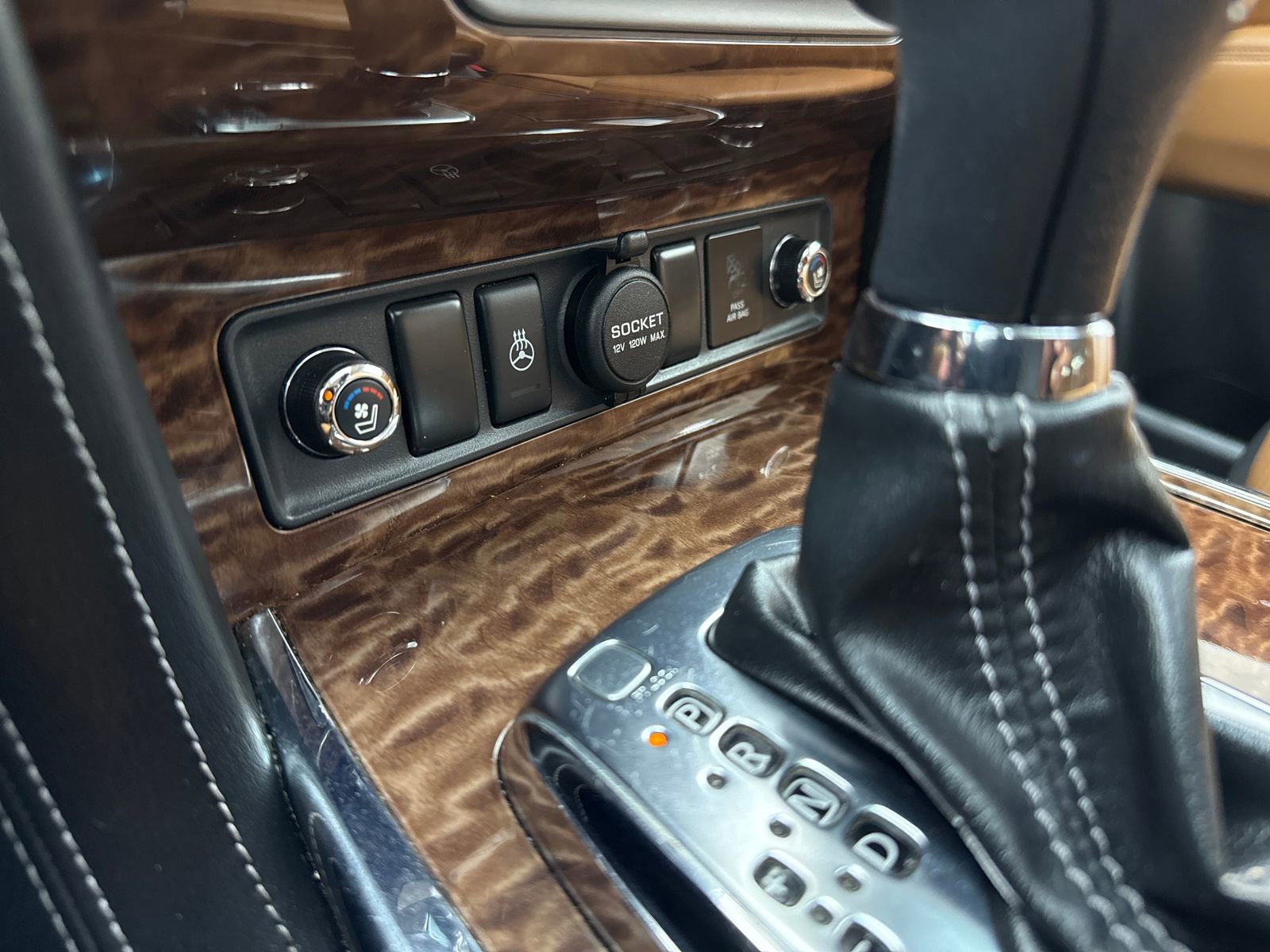 Used 2017 Nissan Armada Platinum w/ Interior Lighting Package image 29