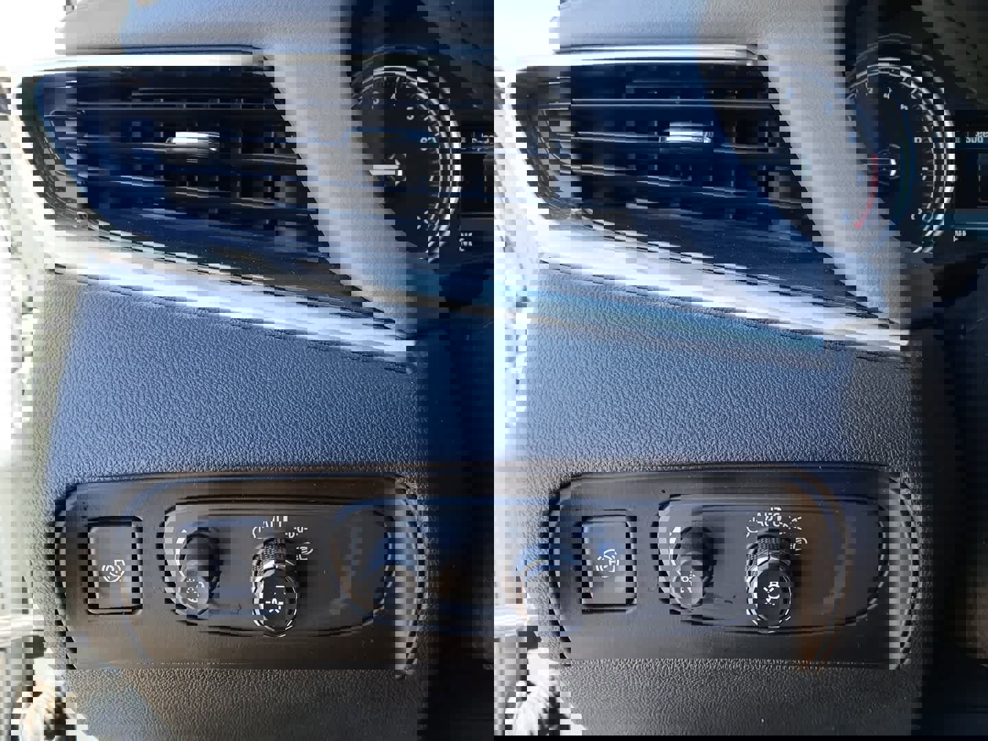 Used 2019 Buick Enclave Essence image 22