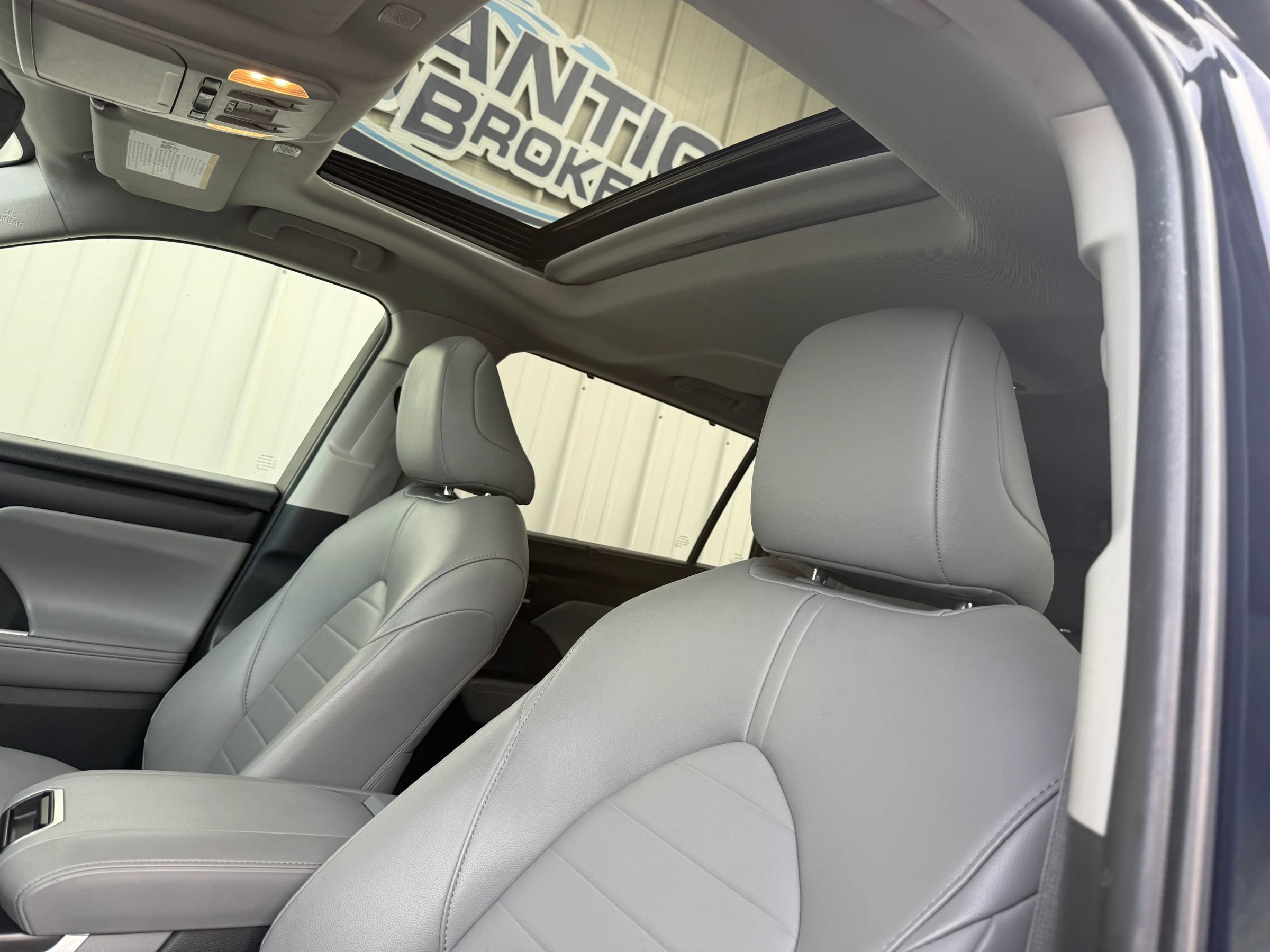 Used 2025 Toyota Highlander XLE AWD/4WD image 29