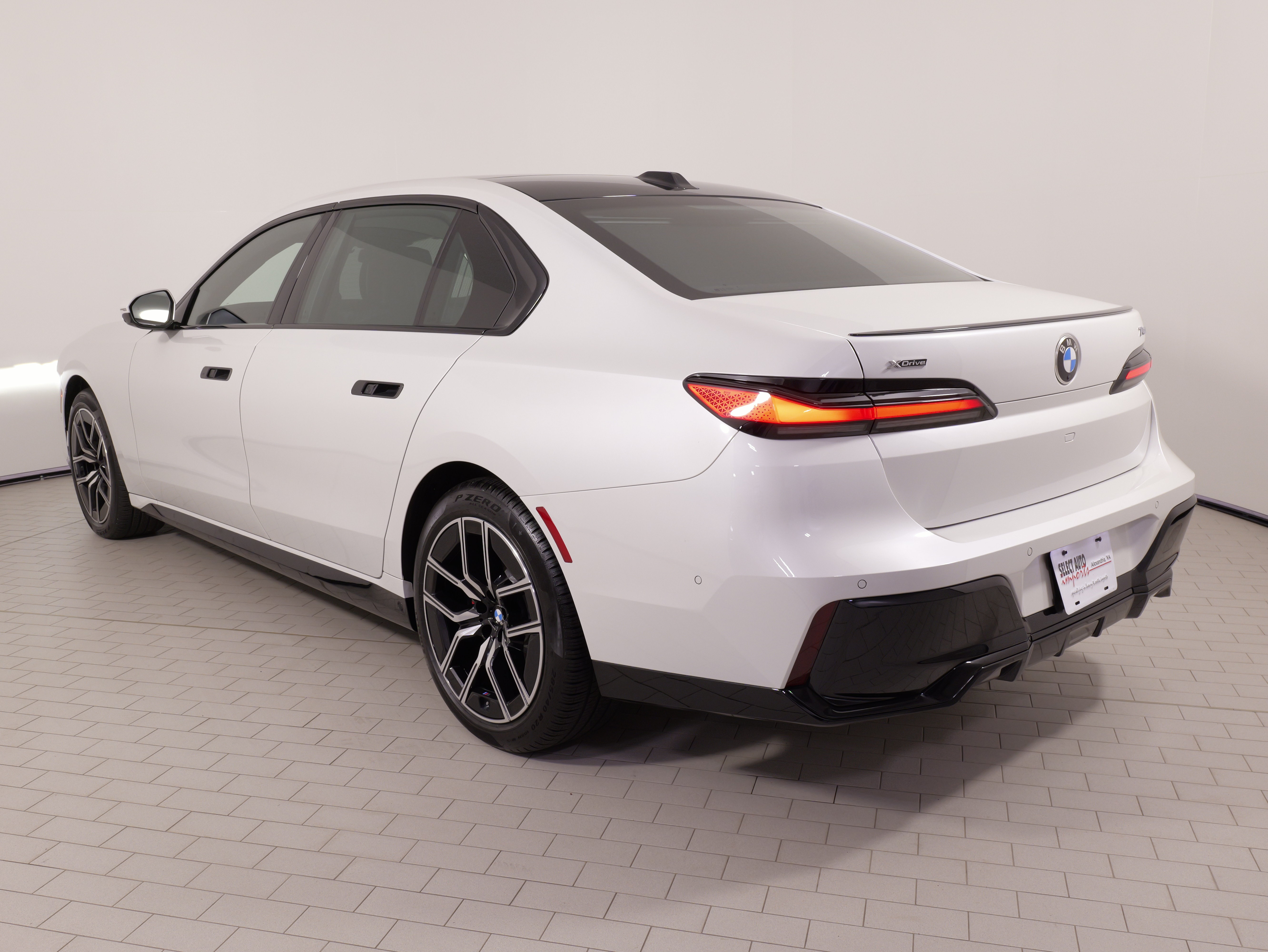 Used 2025 BMW 740i xDrive w/ Executive Package AWD/4WD image 17