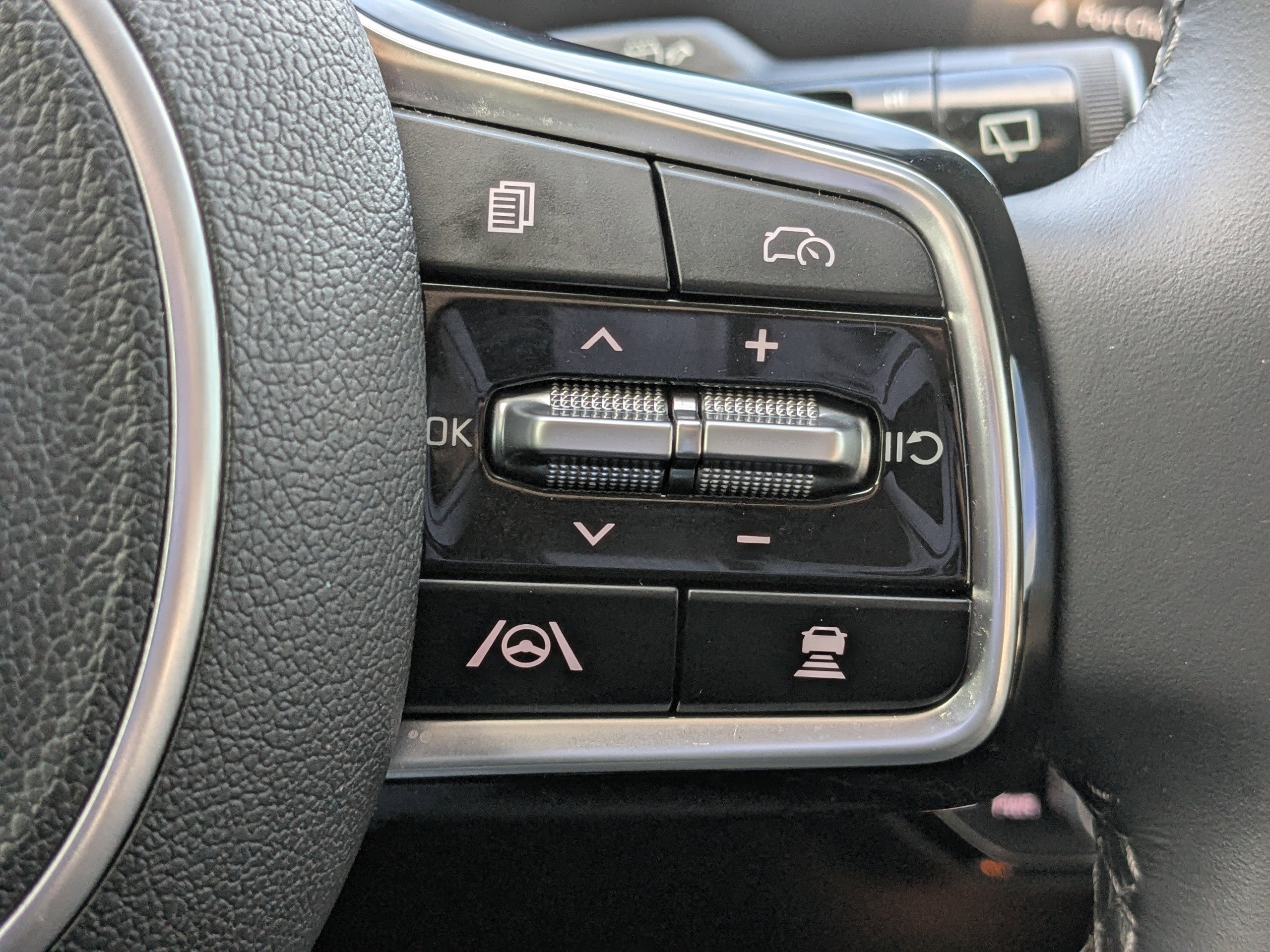 Certified 2024 Kia Sorento S w/ Panoramic Sunroof Package image 30