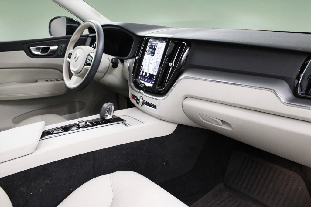 Used 2024 Volvo XC60 B5 Core w/ Protection Package Premier AWD/4WD image 21