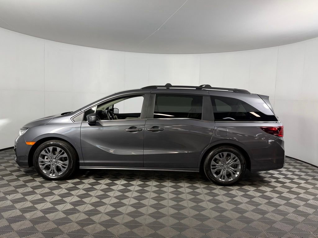 Used 2025 Honda Odyssey Touring image 9