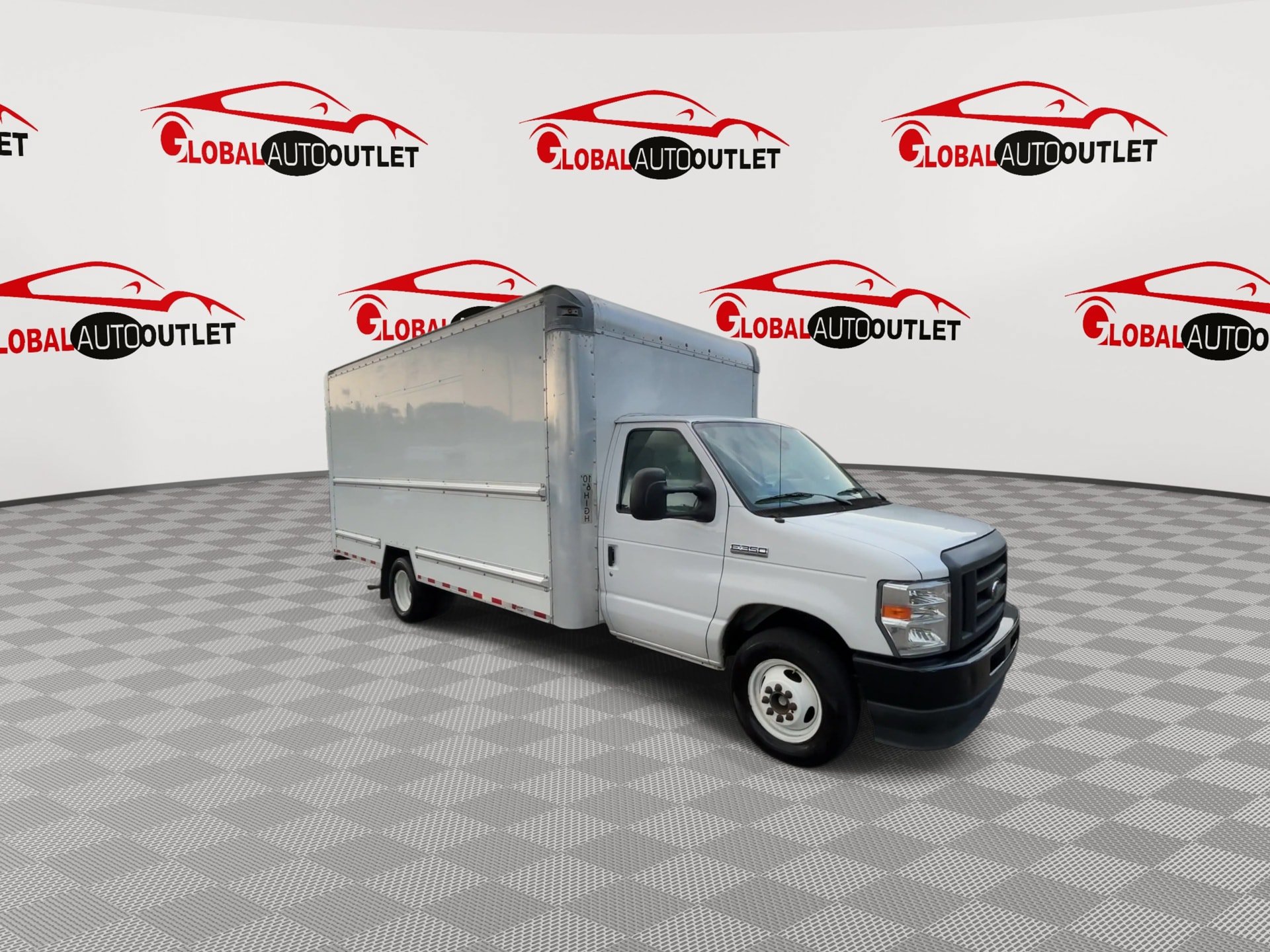 Used 2021 Ford E-350 and Econoline 350 Super Duty RWD image 3