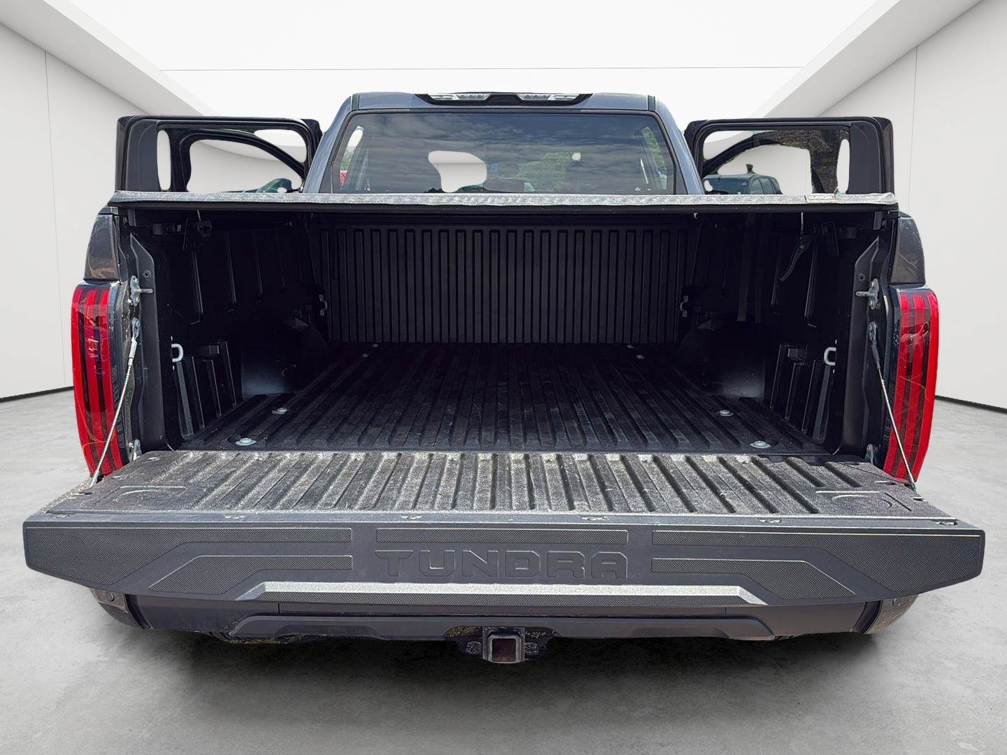 Used 2022 Toyota Tundra SR5 w/ SR5 Convenience Package AWD/4WD image 11