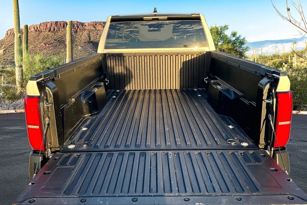 Used 2024 Toyota Tacoma SR RWD image 18