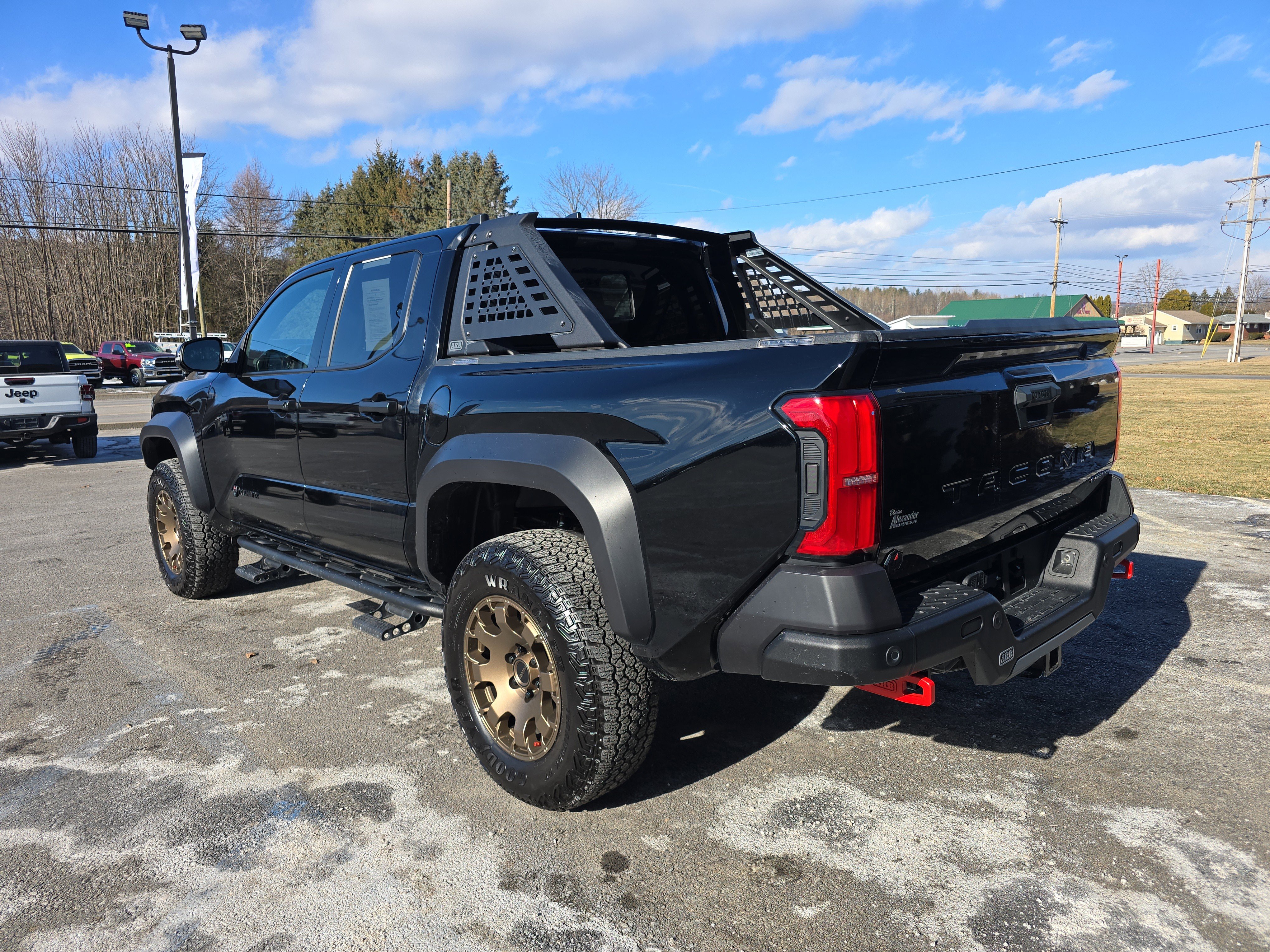 Used 2025 Toyota Tacoma Trailhunter image 6