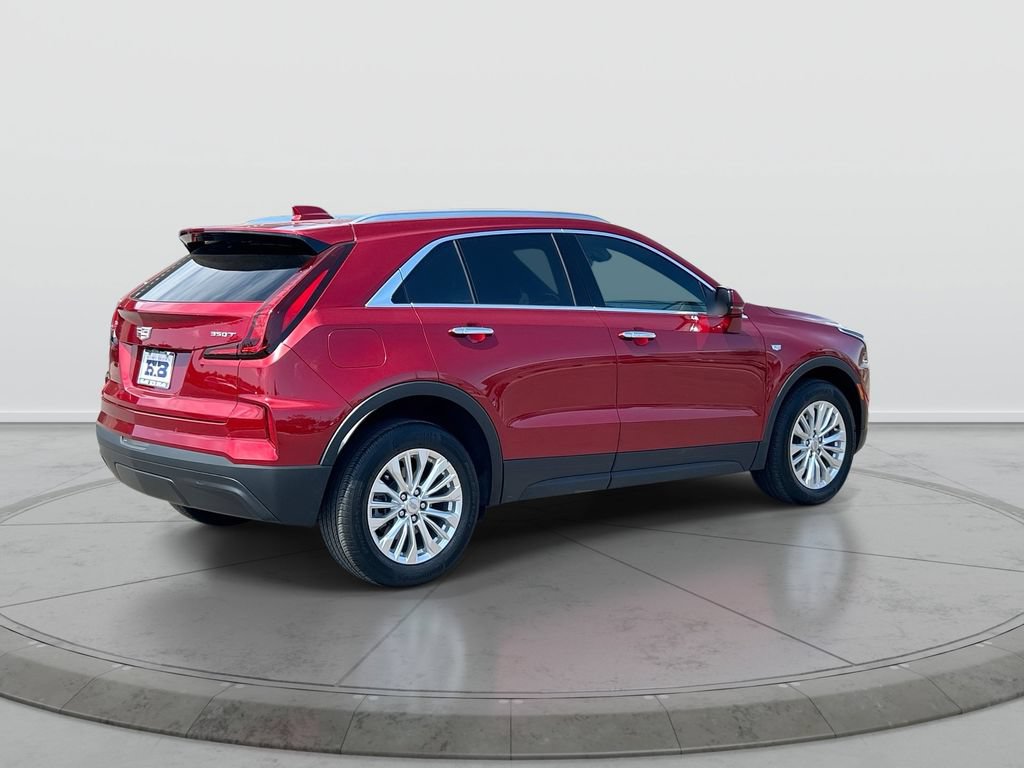 Used 2024 Cadillac XT4 Luxury w/ Cold Weather Package FWD image 8