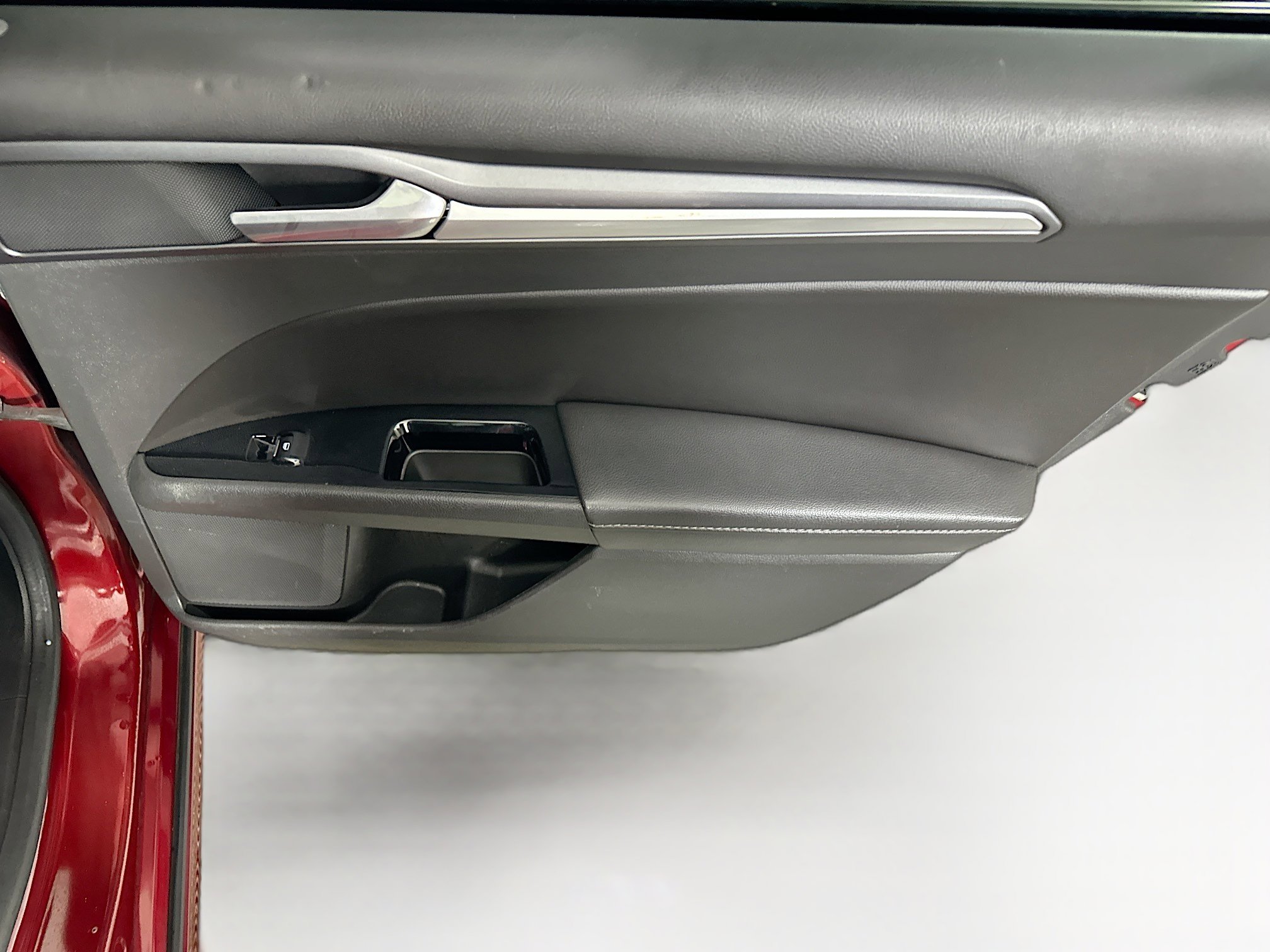 Used 2016 Ford Fusion Titanium FWD image 28
