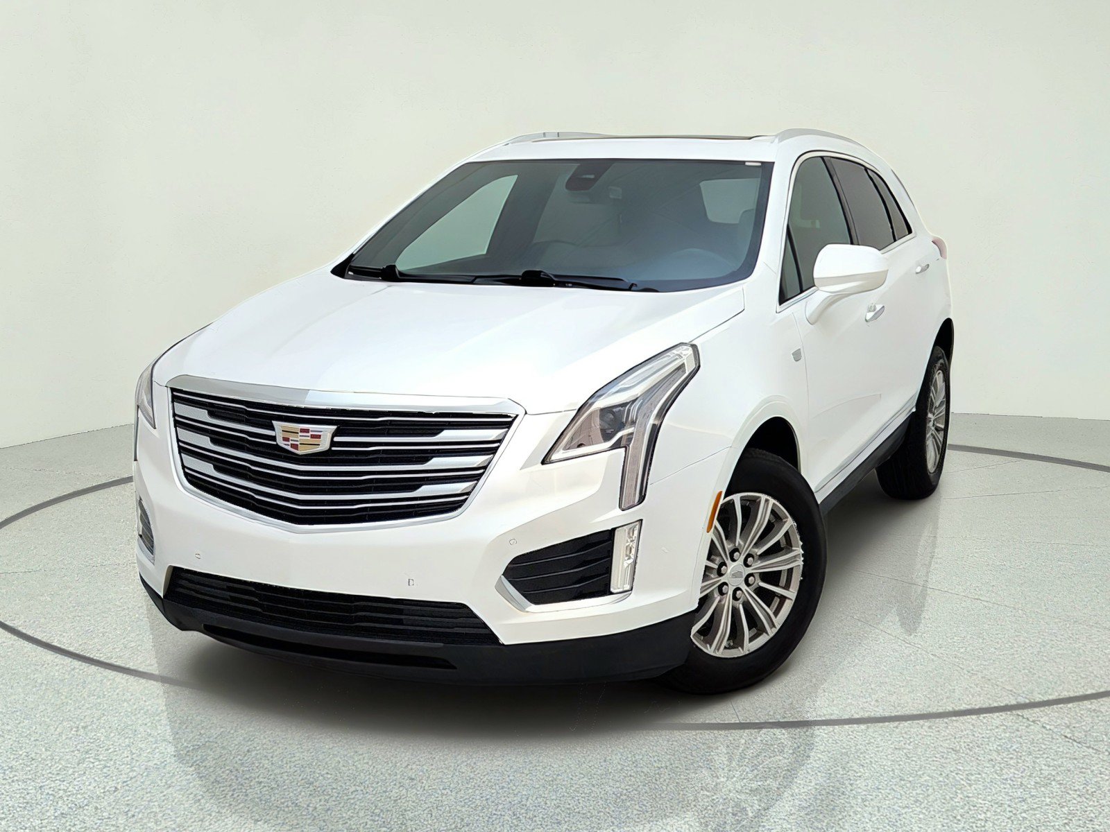 Used 2017 Cadillac XT5 Luxury w/ Driver Awareness Package FWD image 2