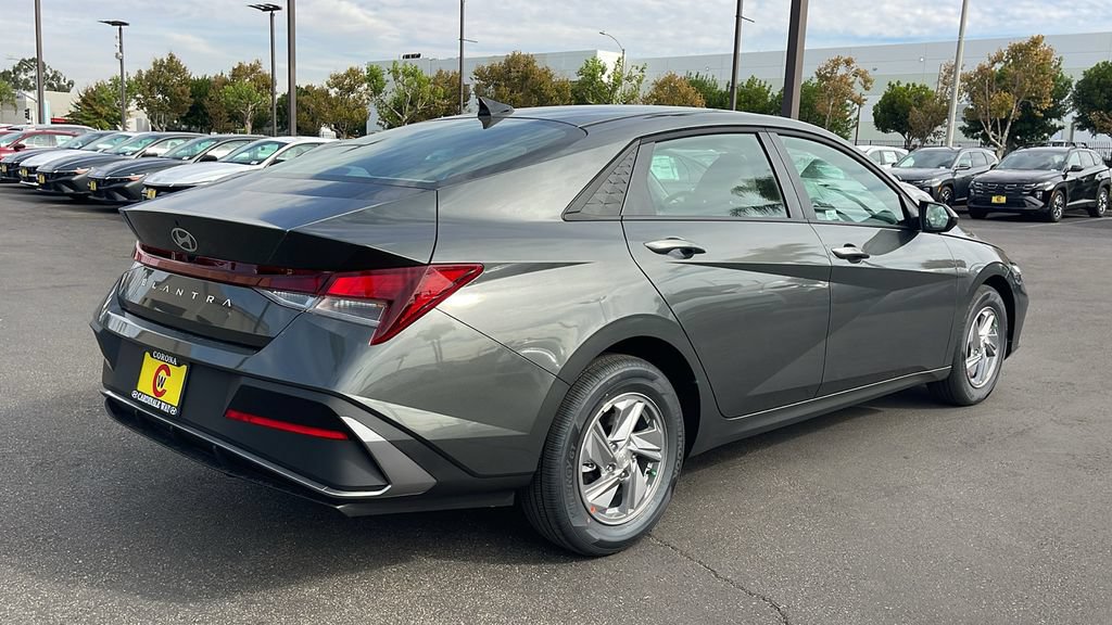 Used 2026 Hyundai Elantra SE FWD image 8