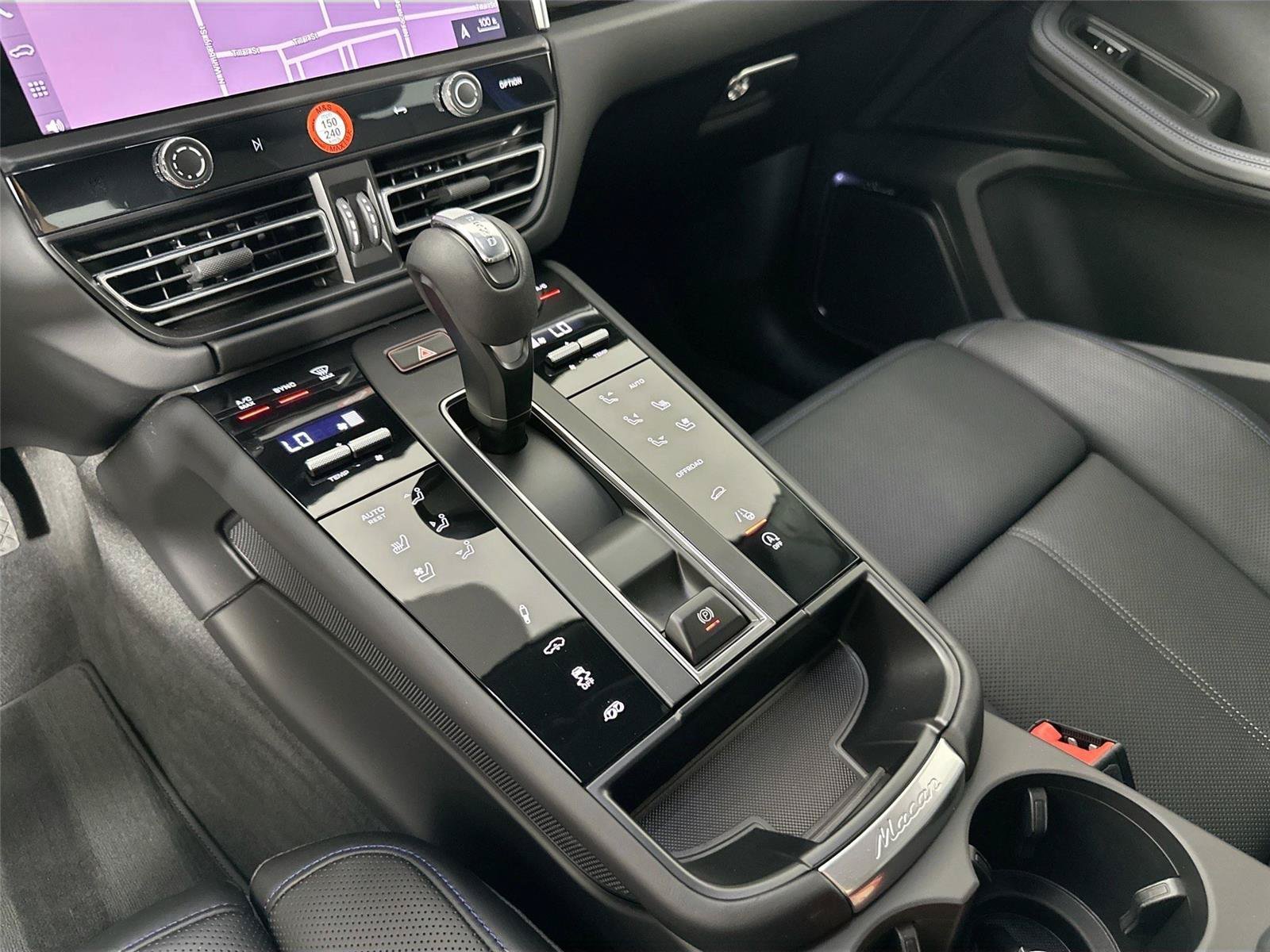 Certified 2025 Porsche Macan GTS AWD/4WD image 35