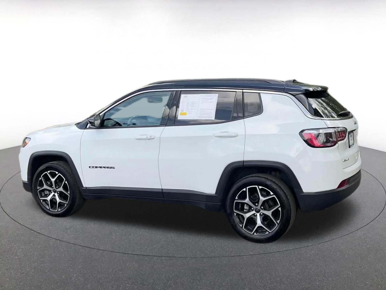 Used 2025 Jeep Compass Limited image 10