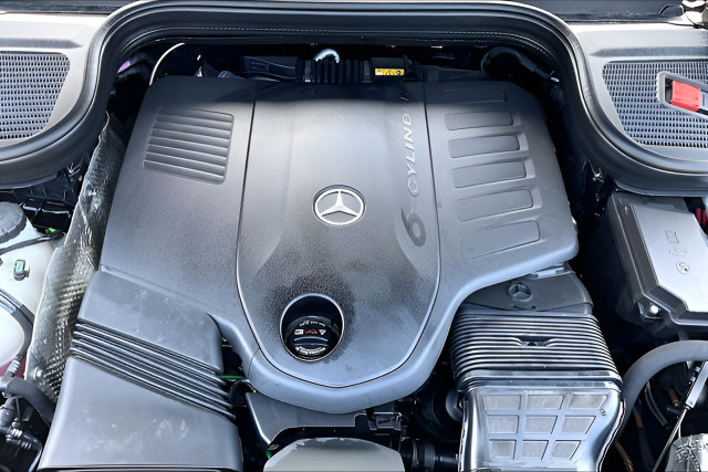 Used 2025 Mercedes-Benz GLS 450 4MATIC image 16