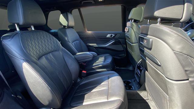 Used 2021 BMW X7 xDrive40i w/ M Sport Package image 23
