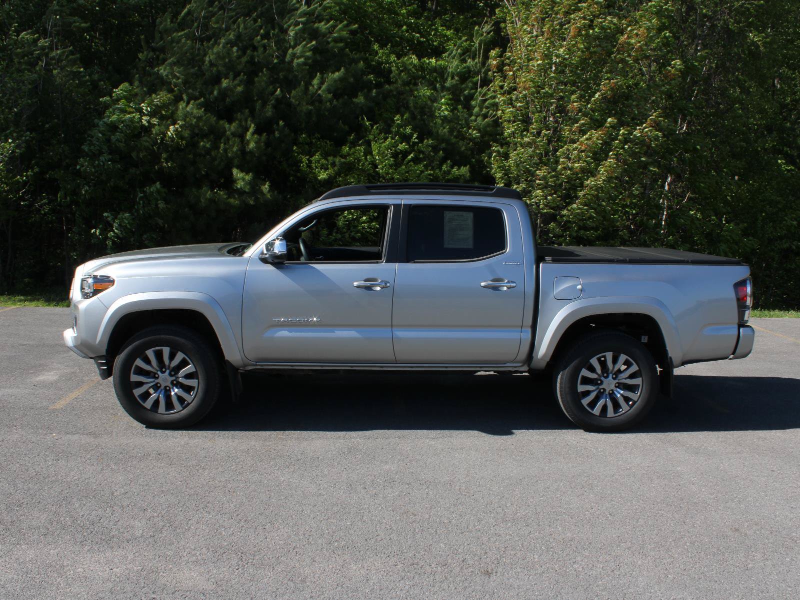 Used 2023 Toyota Tacoma Limited AWD/4WD image 5