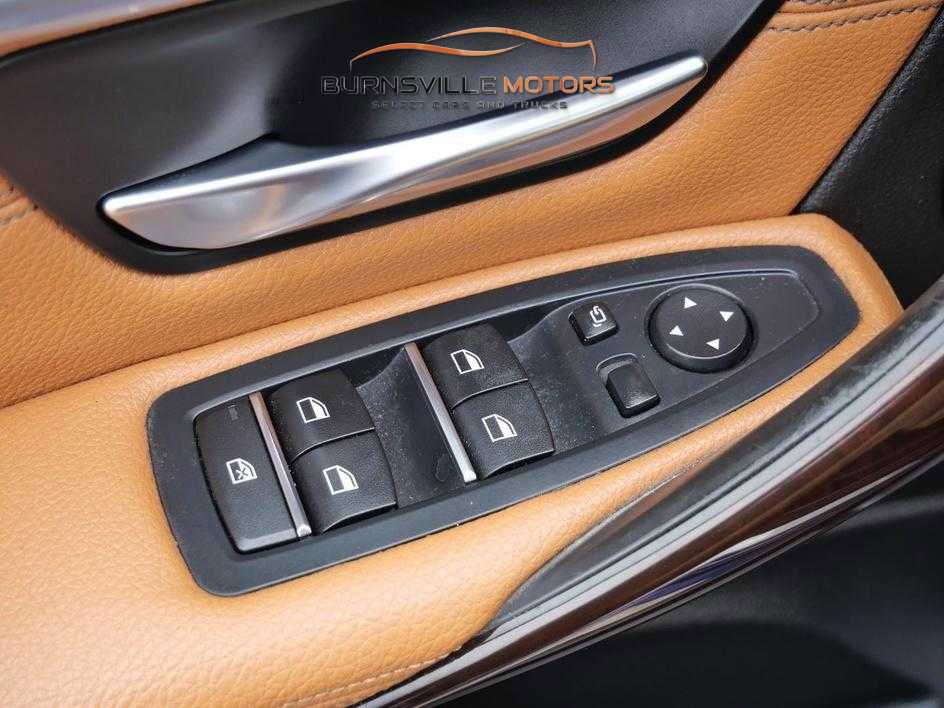 Used 2018 BMW 330i xDrive Sedan w/ Premium Package image 15