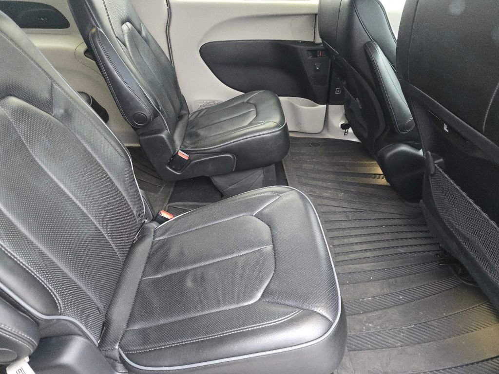 Used 2019 Chrysler Pacifica Limited w/ Tire & Wheel Group image 18