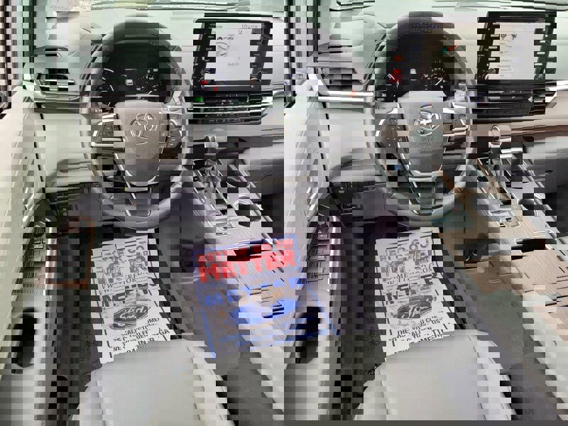 Used 2021 Toyota Sienna XLE image 7