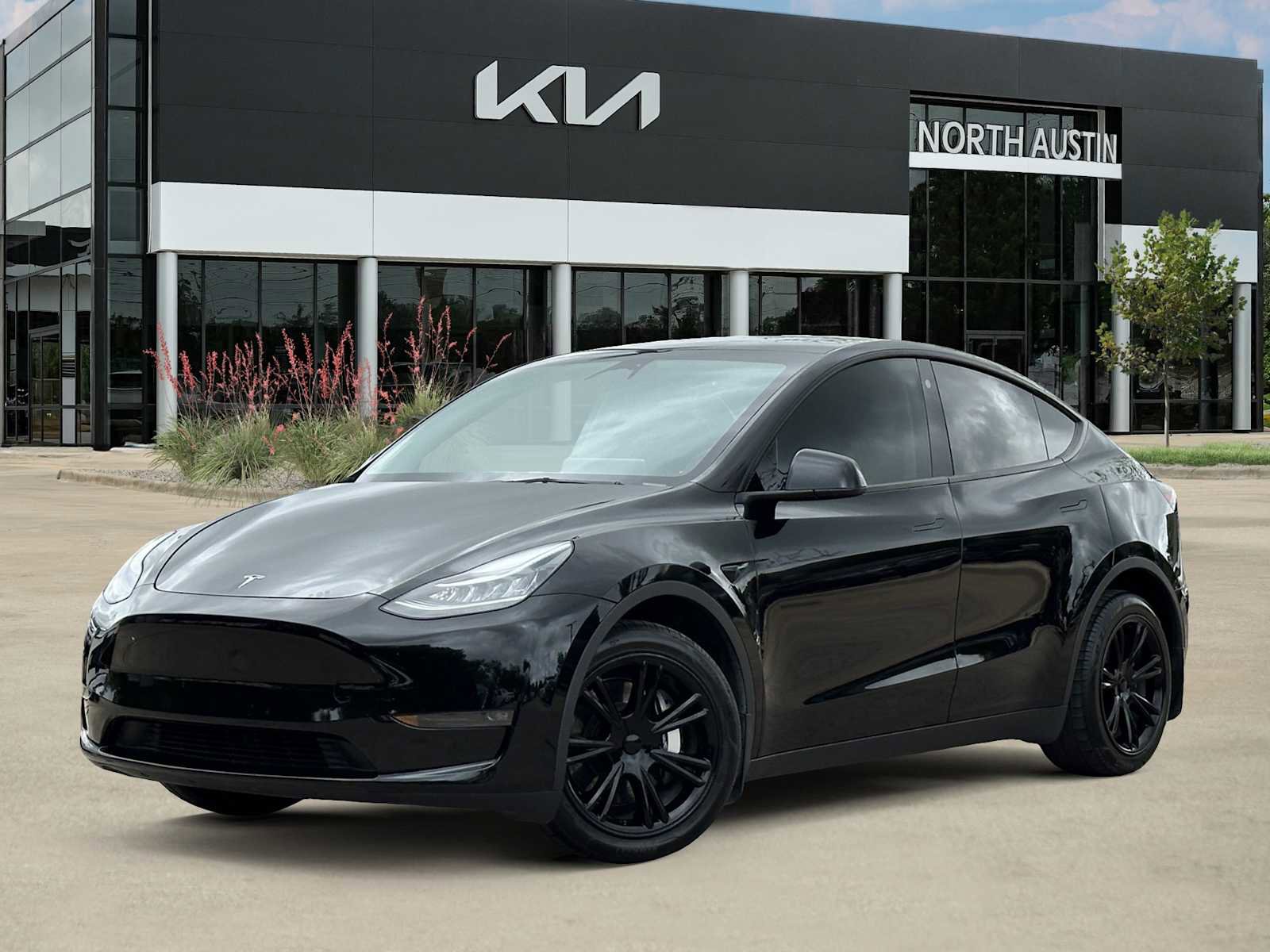 Used 2023 Tesla Model Y Long Range AWD/4WD image 1