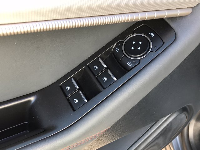 Used 2025 Ford Explorer Active AWD/4WD image 5