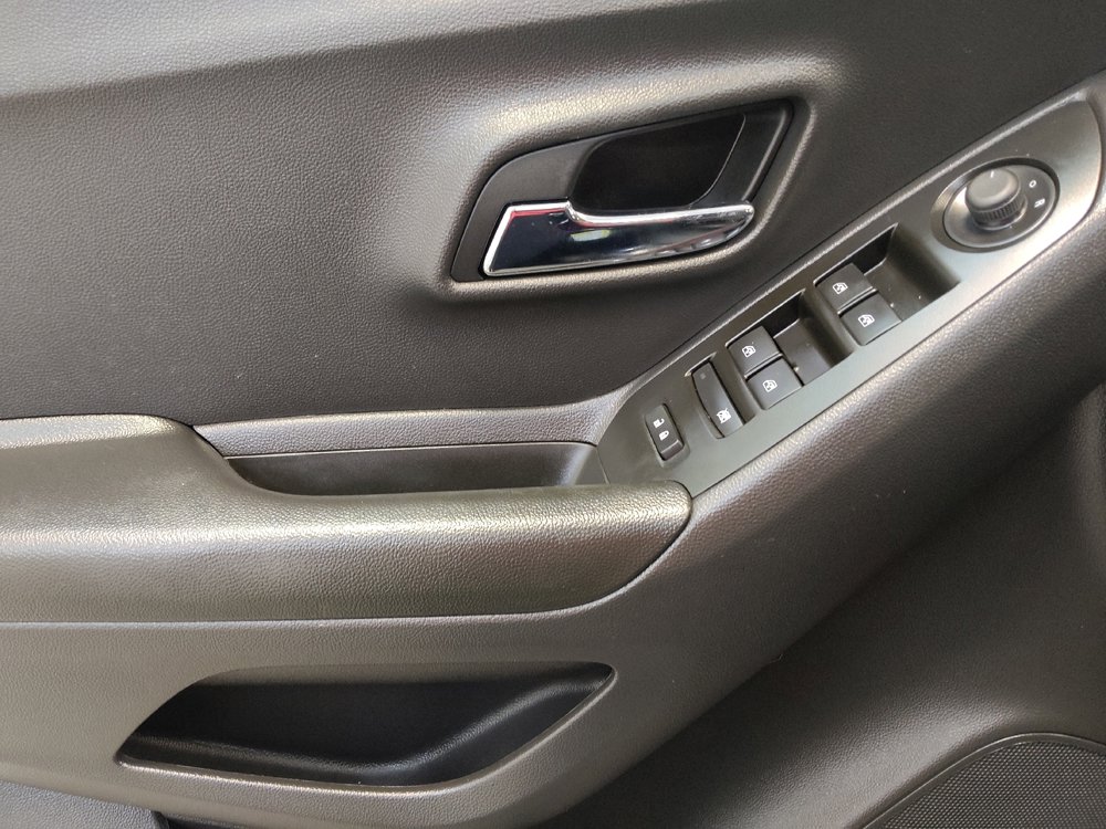 Used 2021 Chevrolet Trax LT w/ Sport Edition image 27