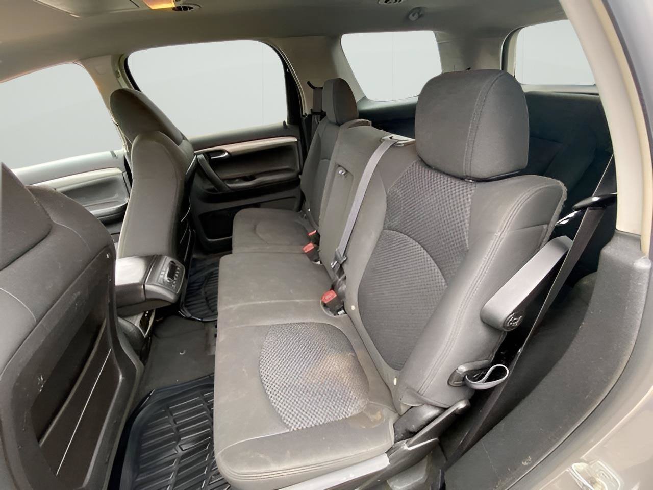 Used 2007 Saturn Outlook XE w/ Advanced Audio Pkg FWD image 15