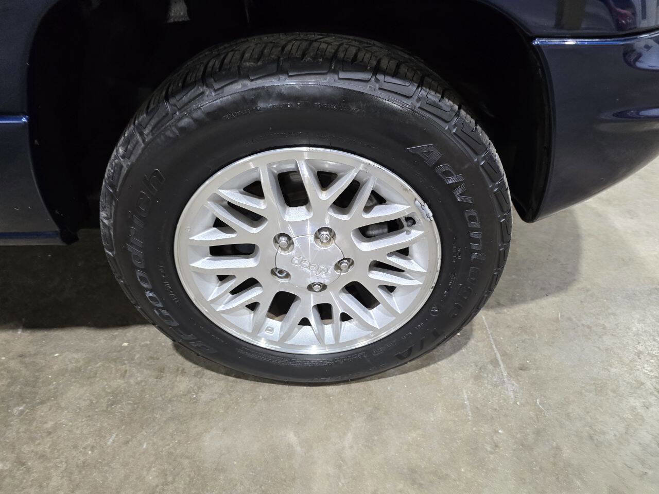 Used 2002 Jeep Grand Cherokee Limited image 20