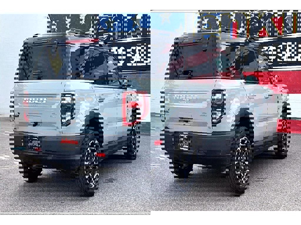 Used 2024 Ford Bronco Sport Outer Banks w/ Tech Package image 2