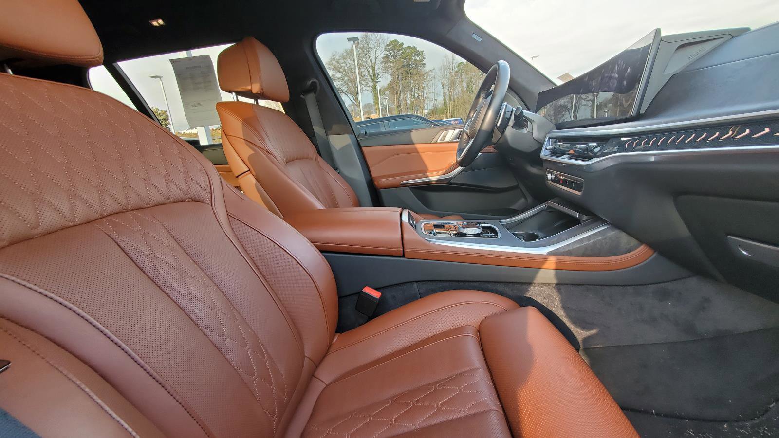 Used 2024 BMW X7 xDrive40i w/ M Sport Package image 4