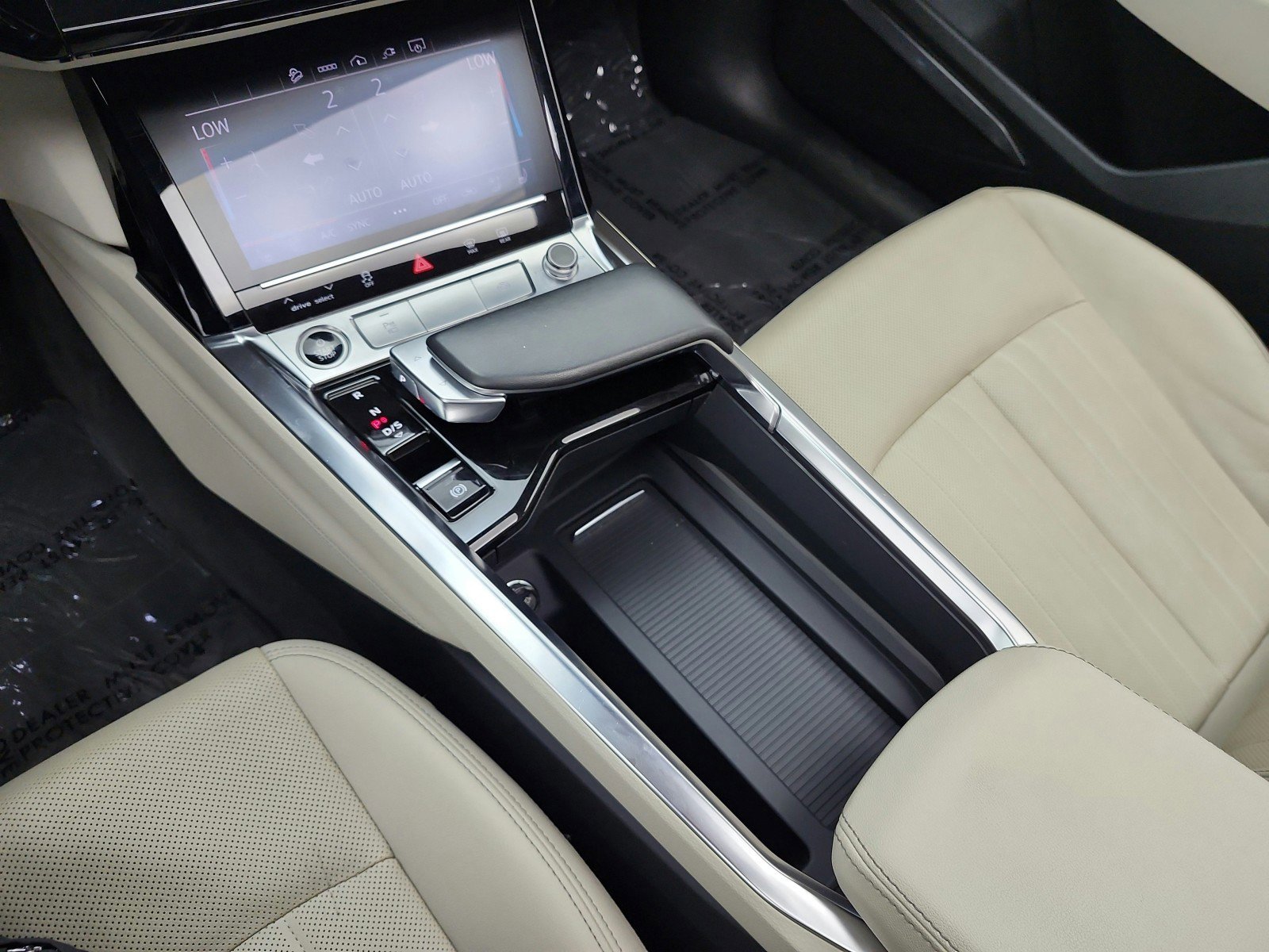 Used 2023 Audi e-tron Premium Plus w/ Premium Plus Package AWD/4WD image 13