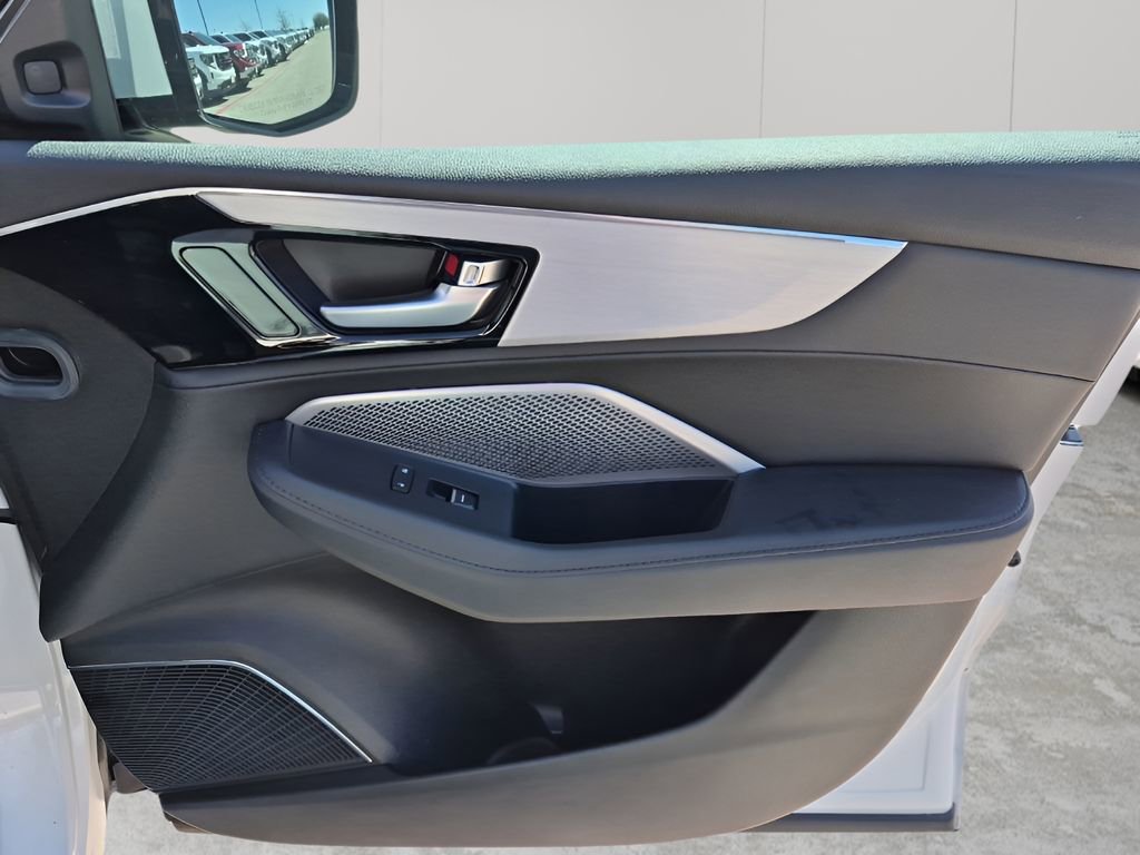 Used 2025 Acura MDX SH-AWD image 13