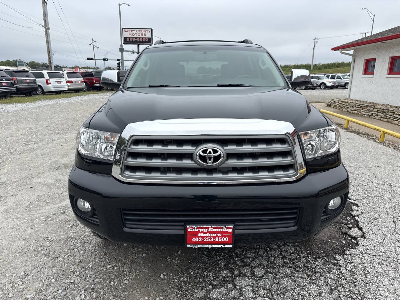 Used 2017 Toyota Sequoia Limited w/ Safety & Convenience Package AWD/4WD image 7
