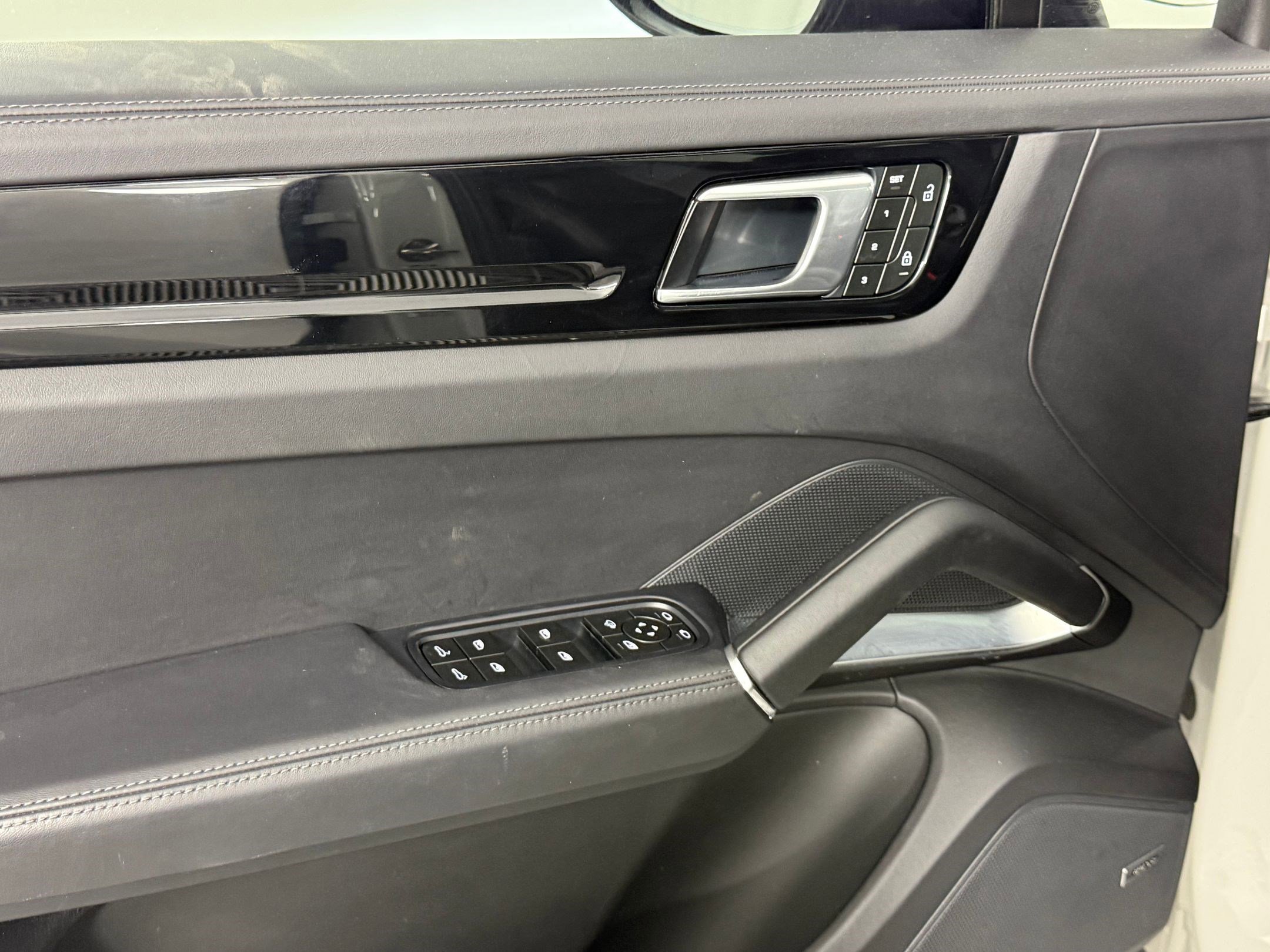 Certified 2023 Porsche Cayenne Turbo image 55