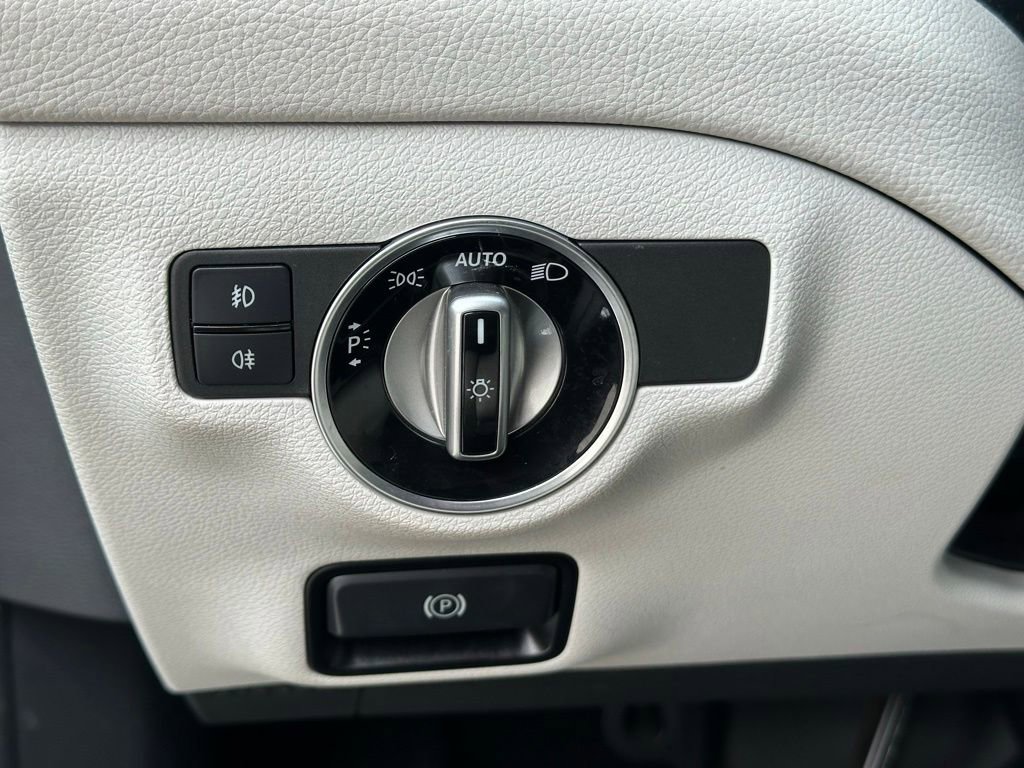 Used 2018 Mercedes-Benz GLA 250 4MATIC image 32
