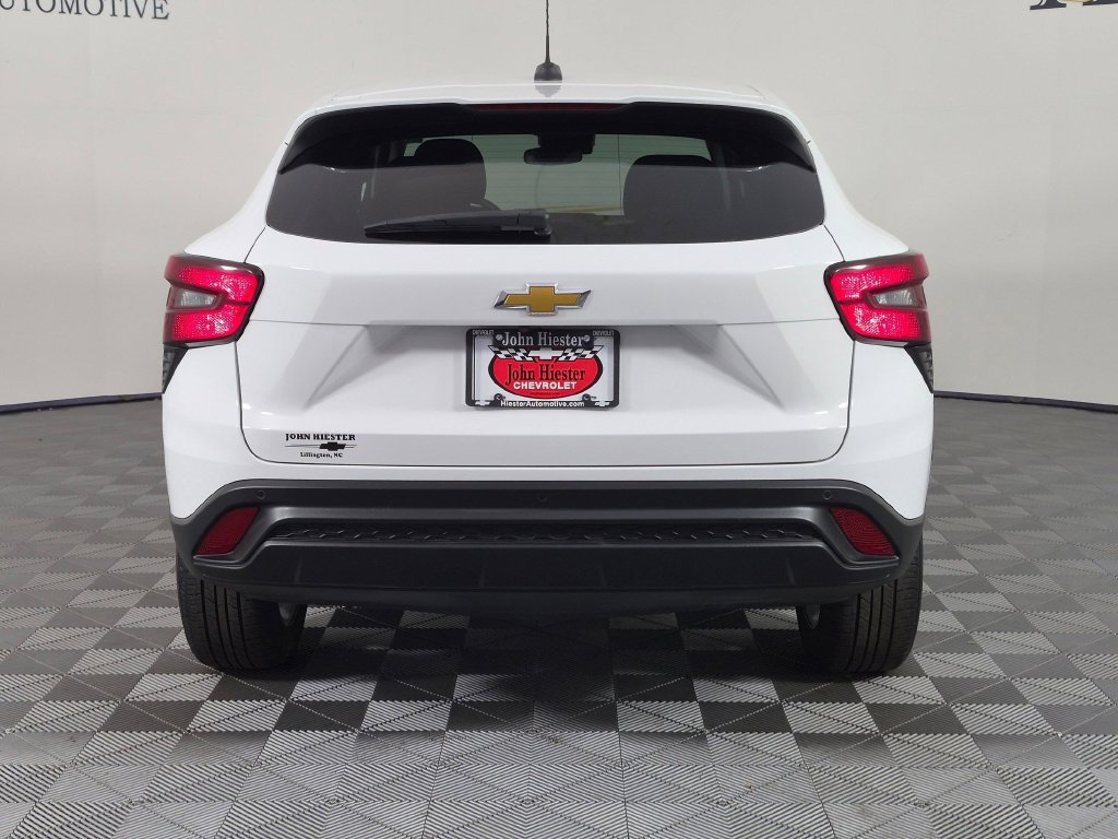 Used 2024 Chevrolet Trax LS w/ LS Convenience Package FWD image 6