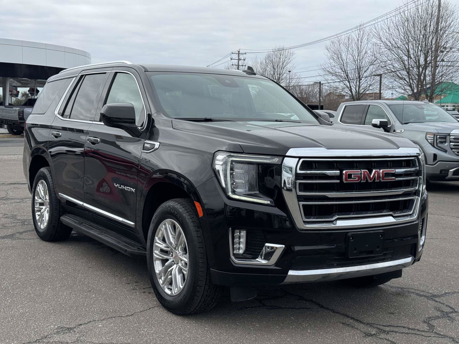 Used 2024 GMC Yukon SLT AWD/4WD image 2