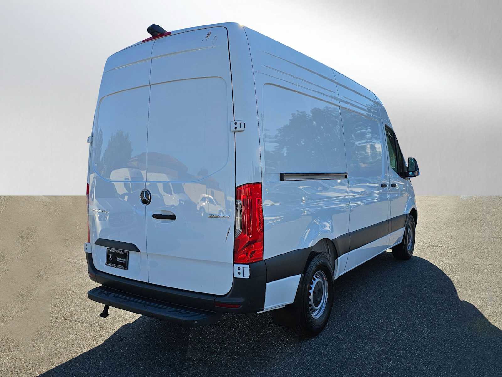 Used 2025 Mercedes-Benz Sprinter 2500 image 3