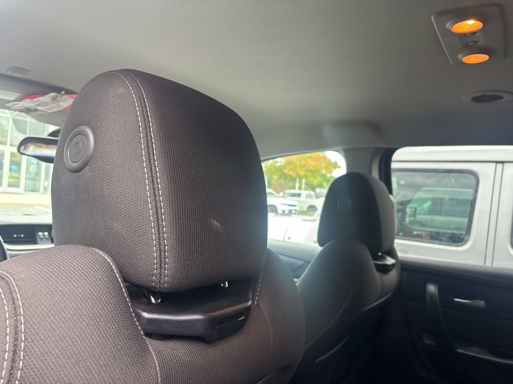 Used 2017 Chevrolet Traverse LT w/ Style and Technology Package FWD image 11