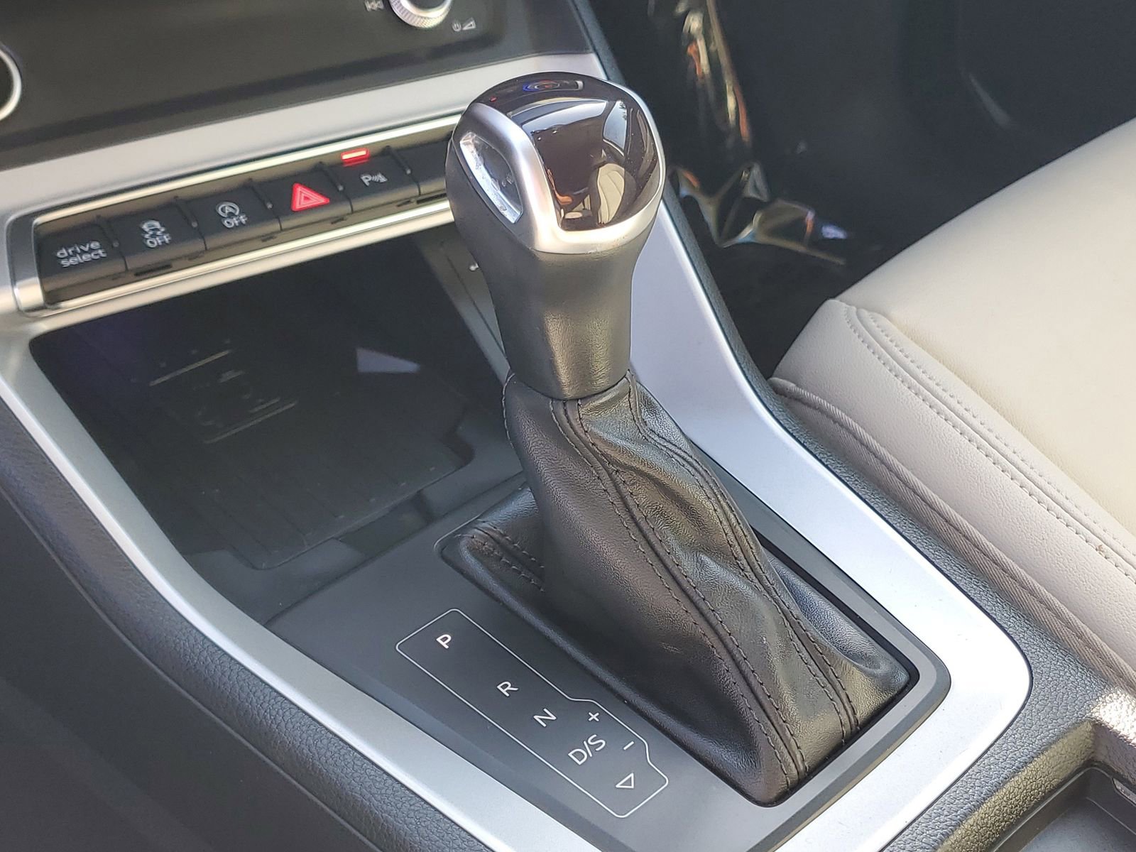 Used 2023 Audi Q3 2.0T Premium Plus w/ Premium Plus Package image 32