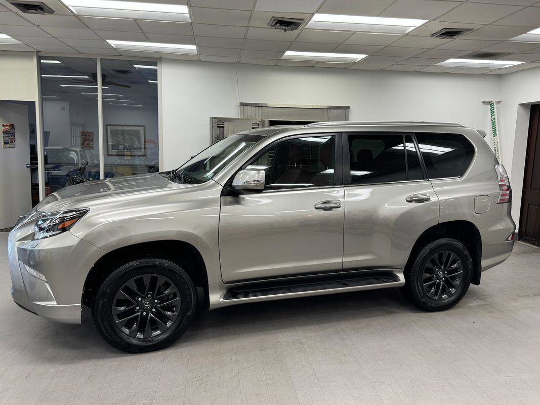 Used 2022 Lexus GX 460 Premium w/ Premium Package image 2