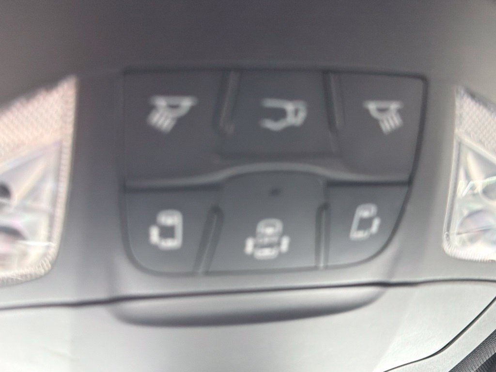 Used 2025 Chrysler Pacifica Select FWD image 29