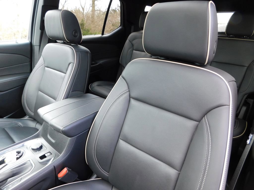 Used 2023 Chevrolet Traverse Premier w/ Redline Edition image 16