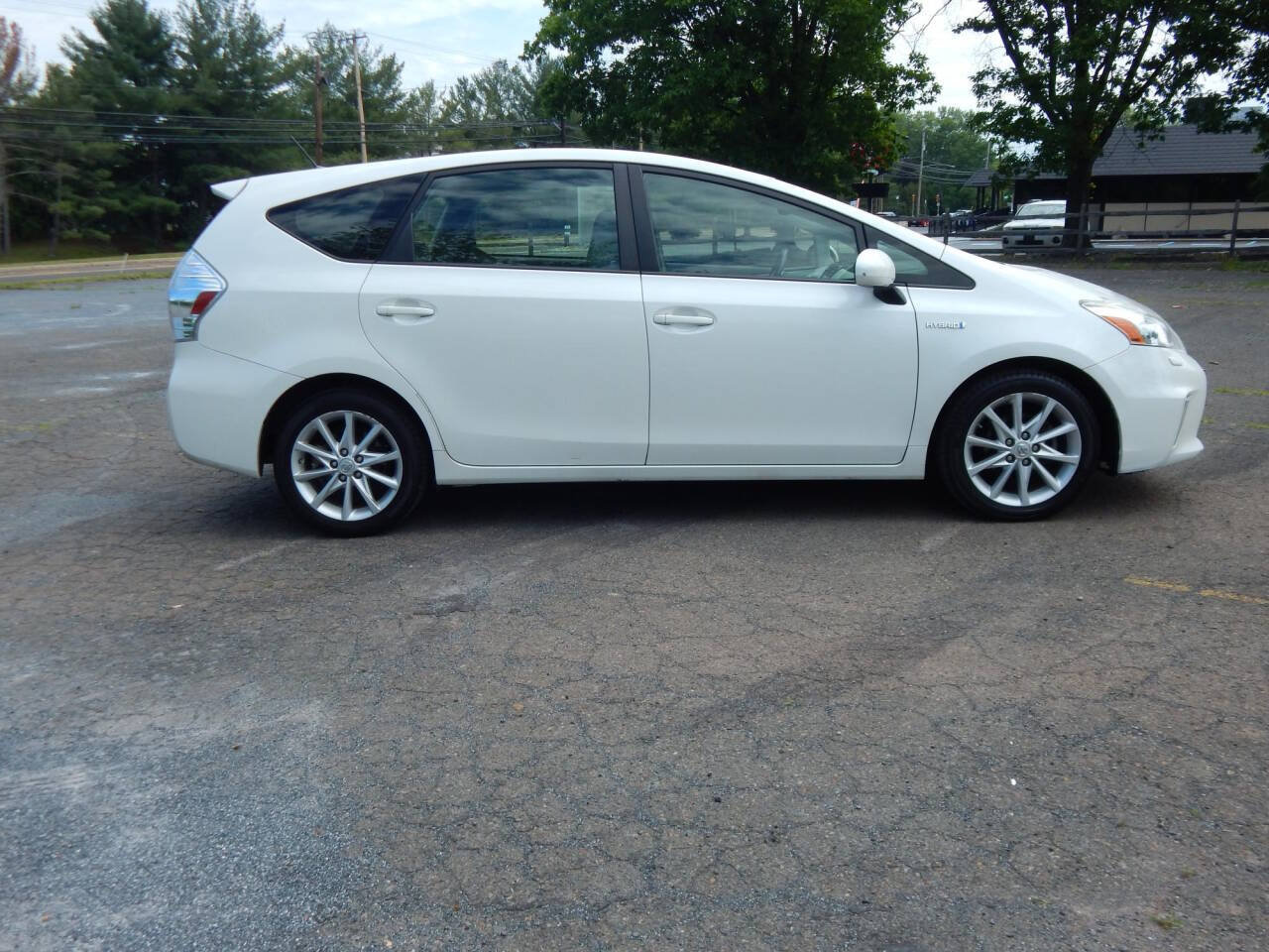 Used 2013 Toyota Prius V Five FWD image 5