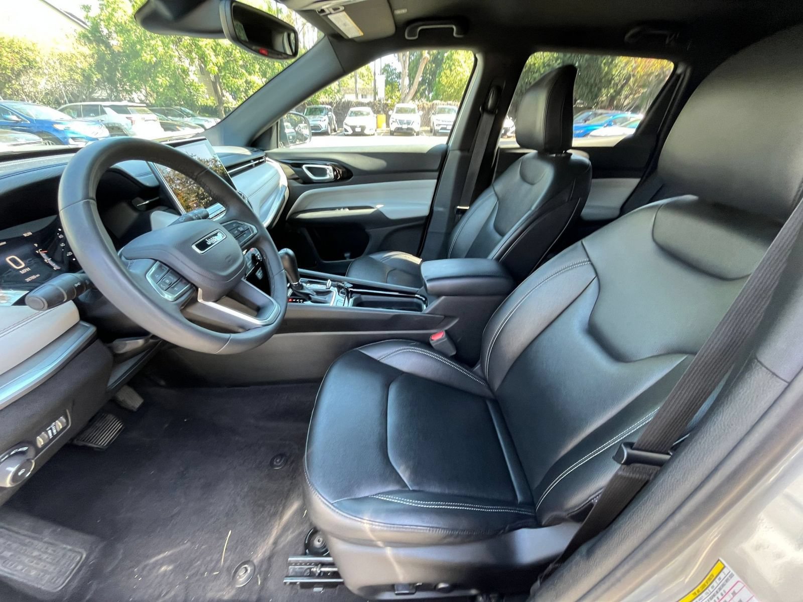 Used 2025 Jeep Compass Limited AWD/4WD image 27