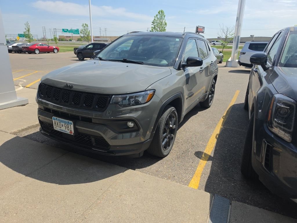 Used 2023 Jeep Compass Latitude AWD/4WD image 3