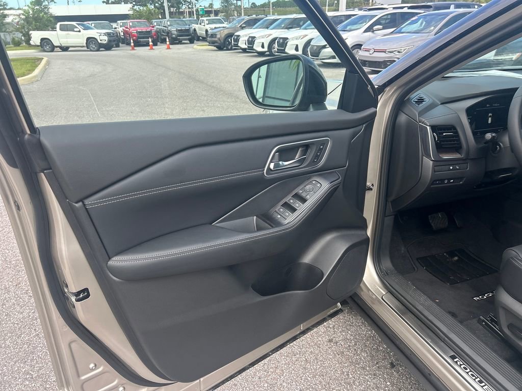 New 2026 Nissan Rogue Platinum image 15