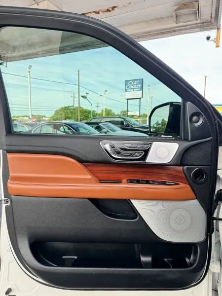 Used 2020 Lincoln Navigator L Reserve w/ Luxury Package RWD image 20